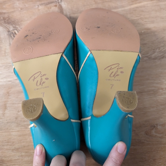 Pin Up Couture Pumps - Picture 2 of 11
